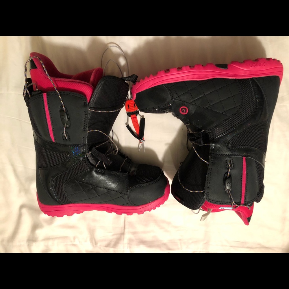 snowboarding boots-BRAND NEW NEVER WORN